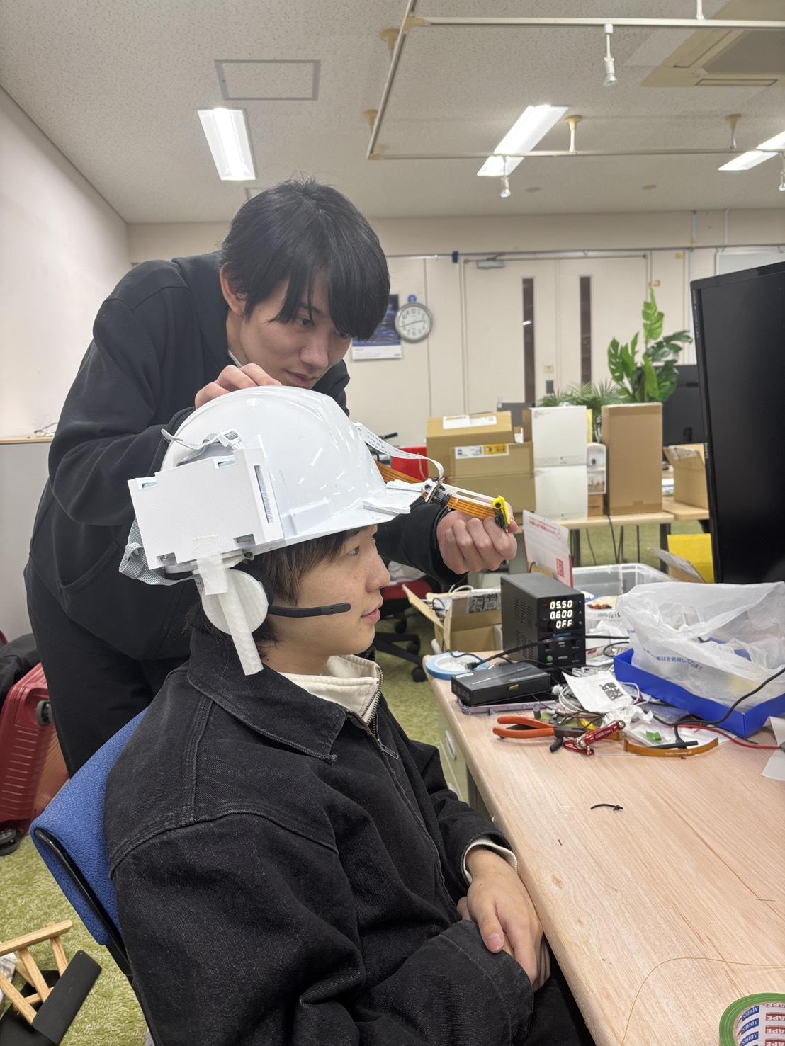 ヘルメット開発